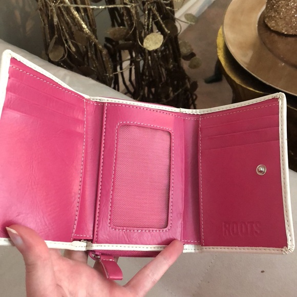 Roots wallet - Picture 4 of 5